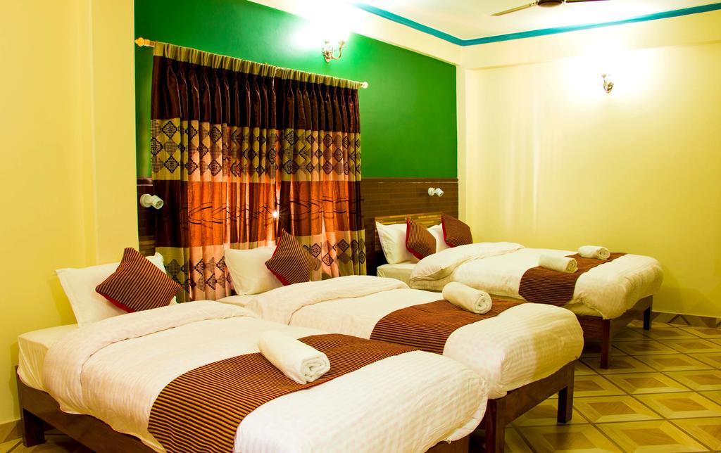 Hotel Adam Покхара Номер фото