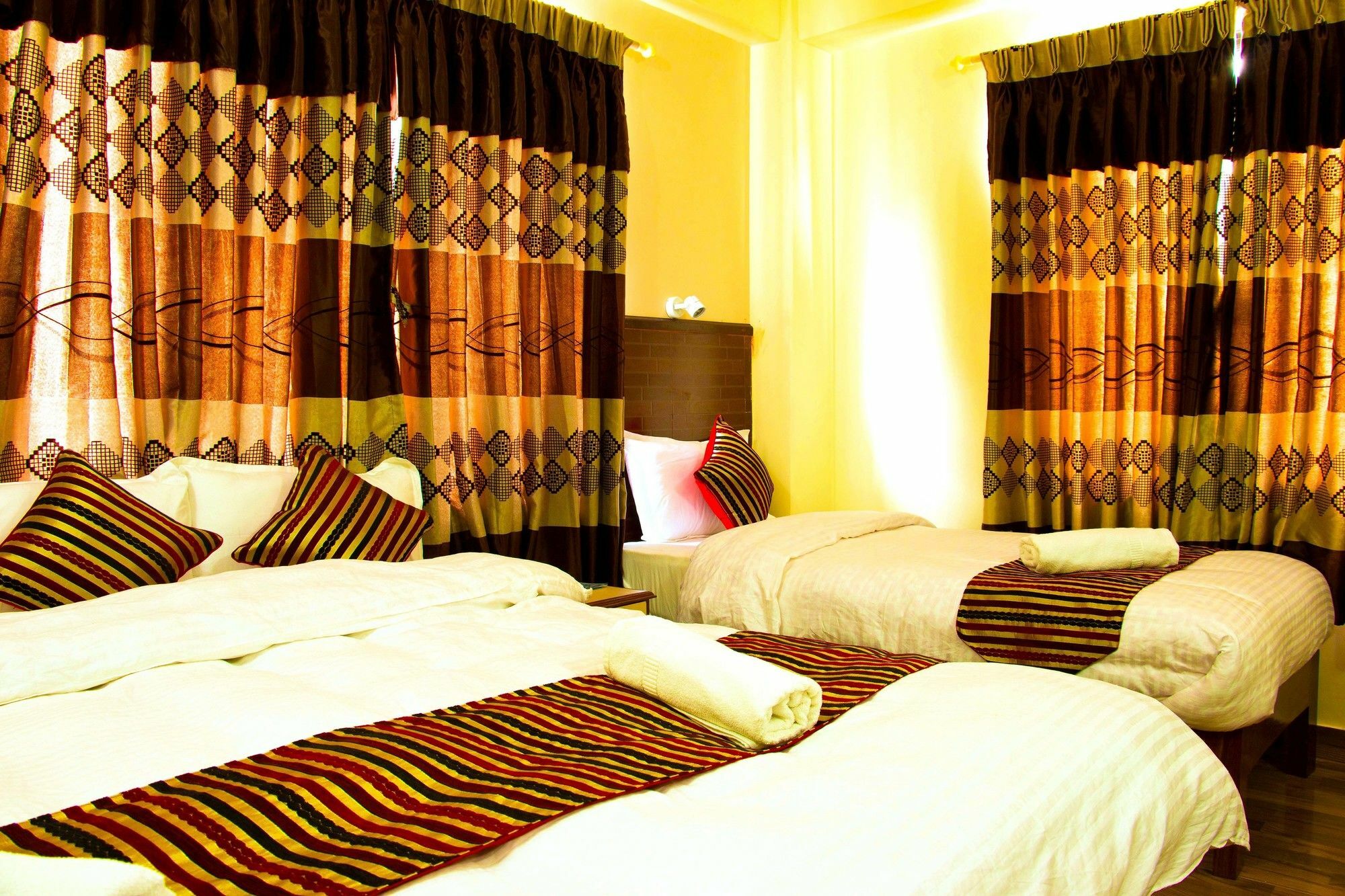 Hotel Adam Покхара Экстерьер фото